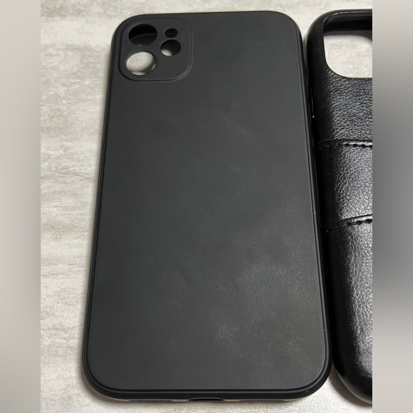 Set of iPhone 11 black phone cases preloved - Picture 2 of 4